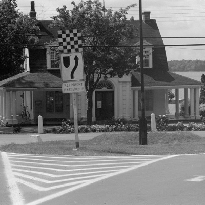 town_hall_baie-d-urfe-1981-henri-remillard_sq.jpg